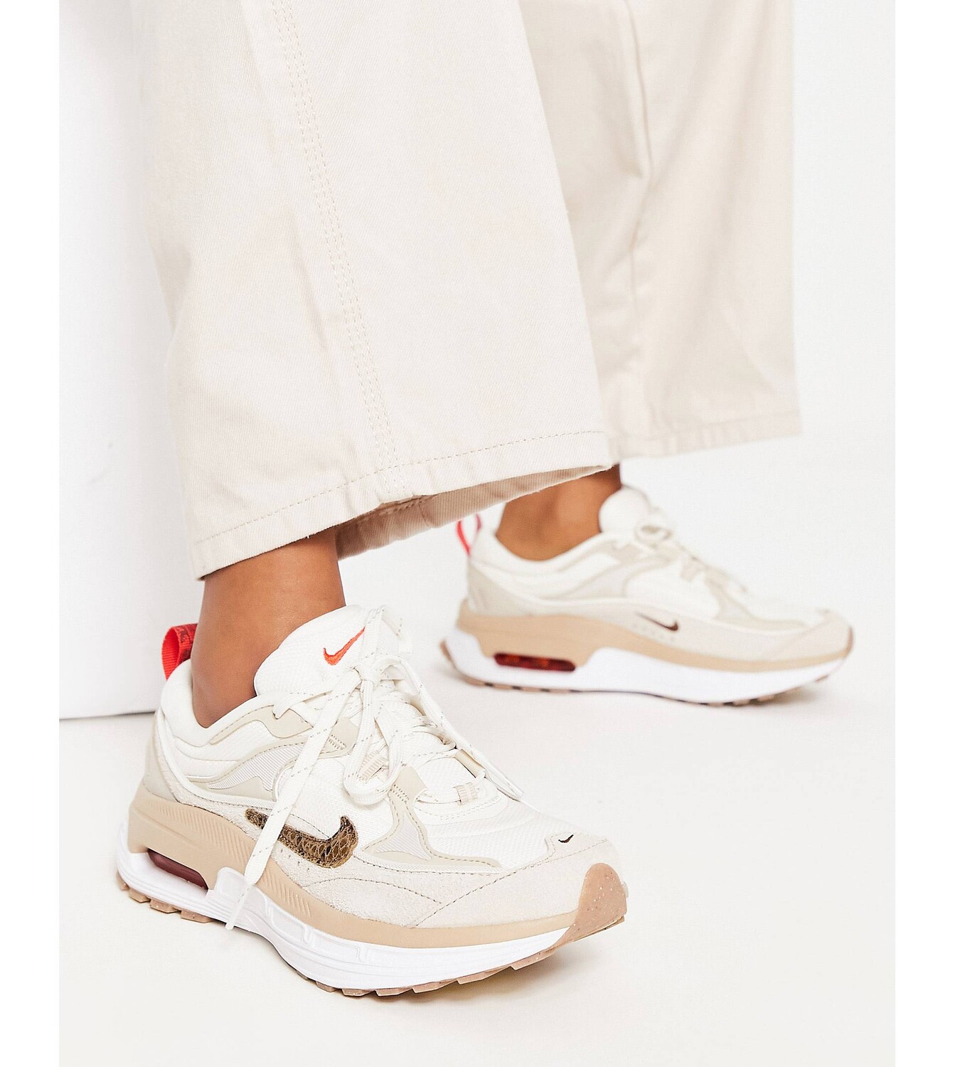 

Кроссовки Nike Air Max Bliss цвета слоновой кости и камня