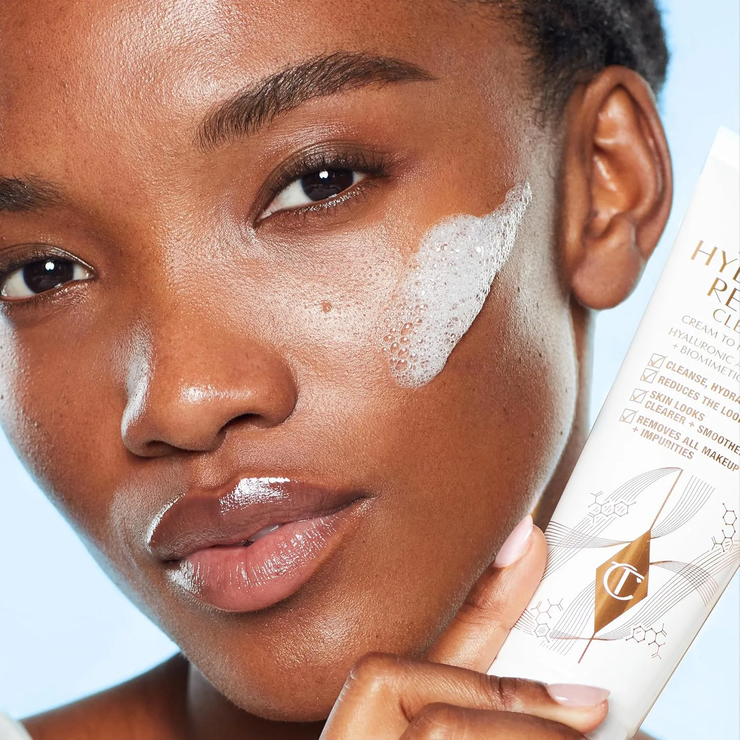 Крем для лица SPF CHARLOTTE TILBURY Очищающее средство для лица Magic Hydration Revival - нежная пенка для увлажнения — фото 3