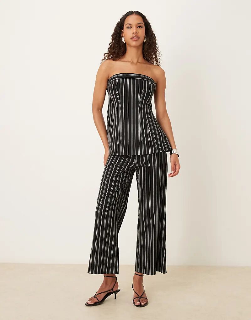 

Классические брюки-клеш ASOS DESIGN в черно-белую полоску
