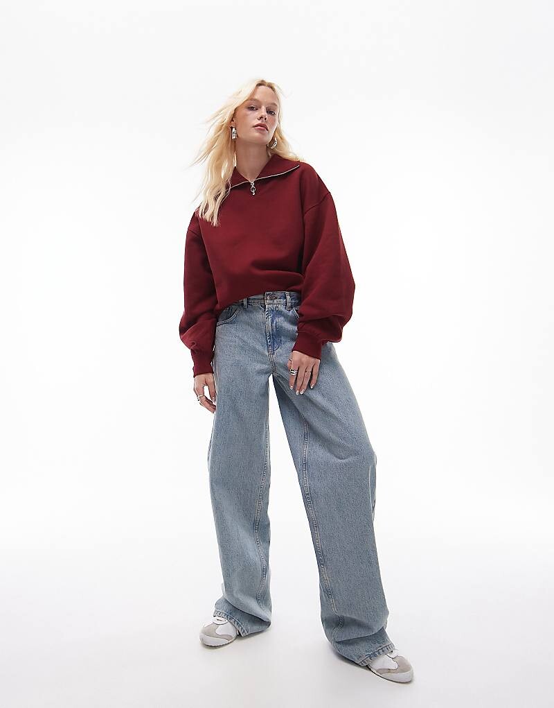 

Topshop – бордовая толстовка оверсайз с молнией на шее