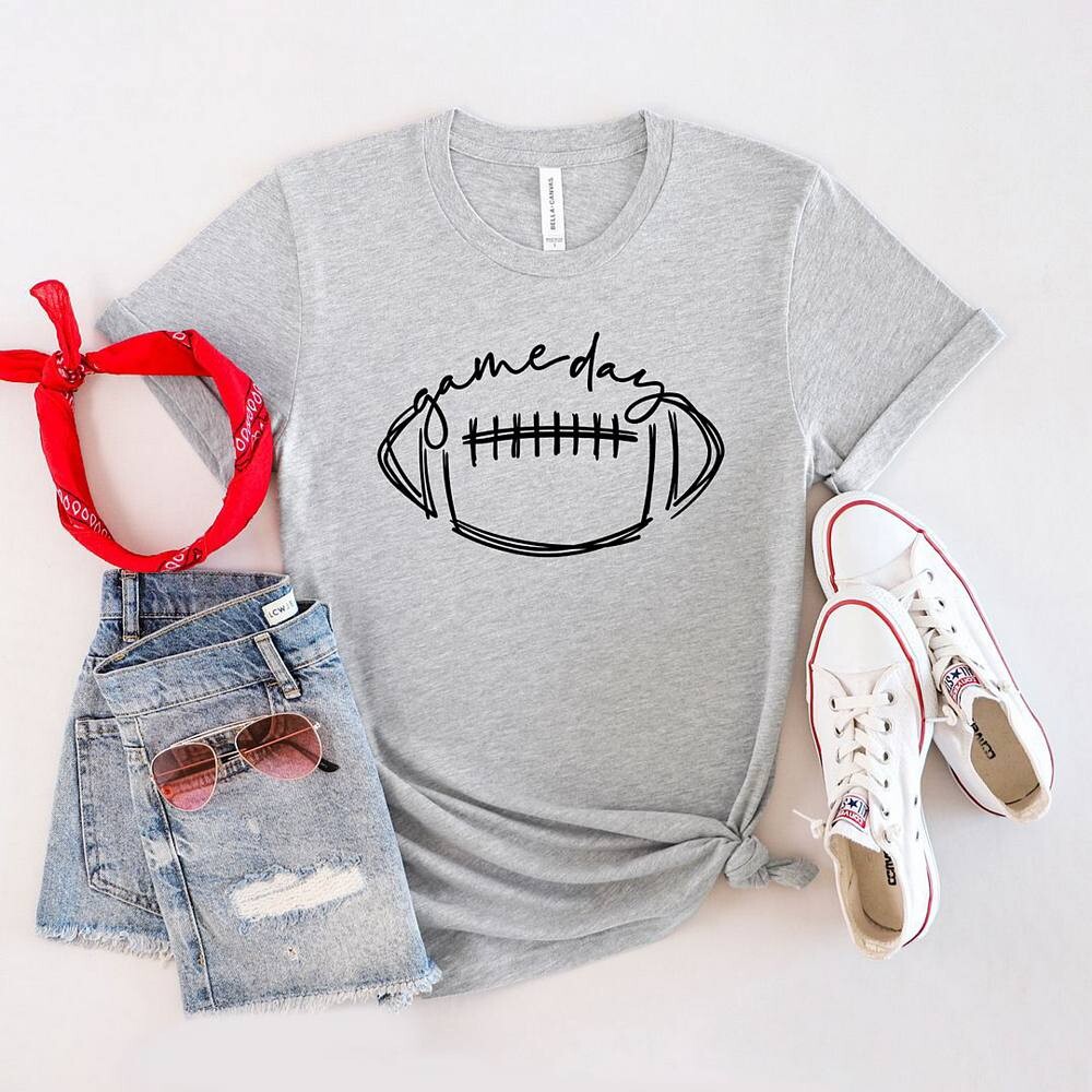 

Футболка с короткими рукавами и рисунком Football Game Day Simply Sage Market, красный