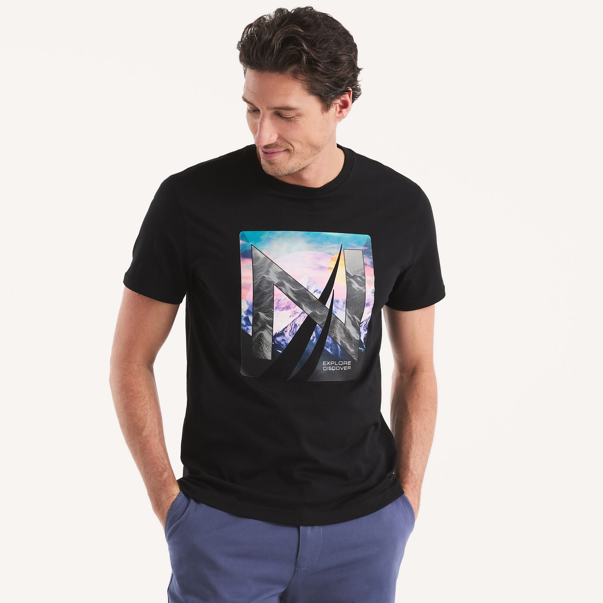 

Футболка Nautica Mens Explore Discover с графическим принтом, цвет true black