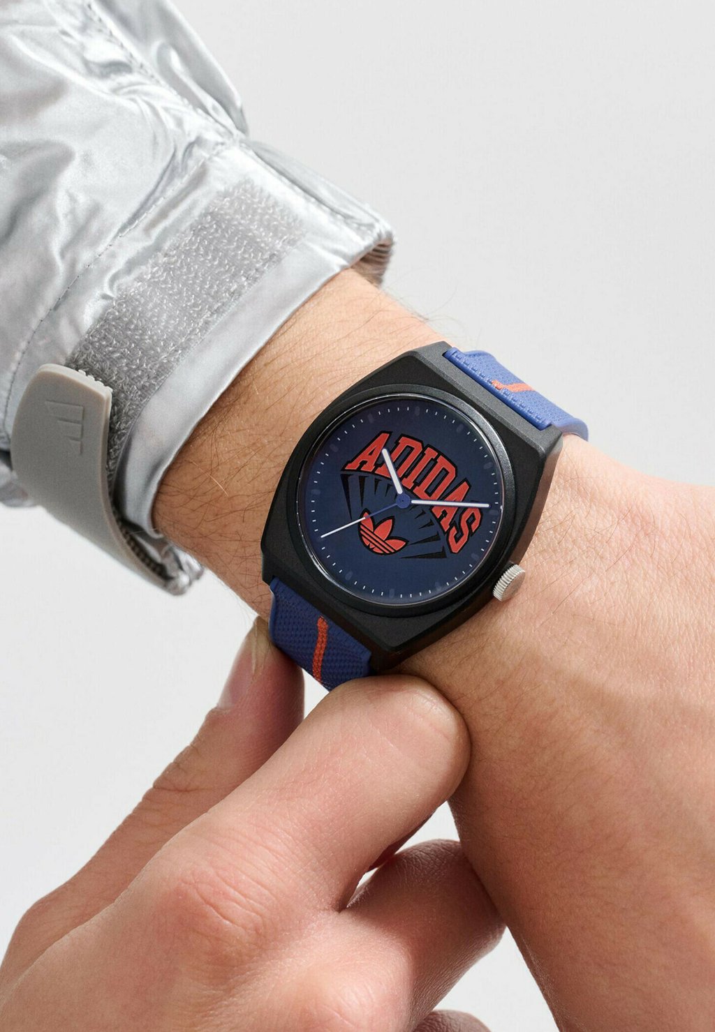 

Часы Adidas Originals, темно-синий