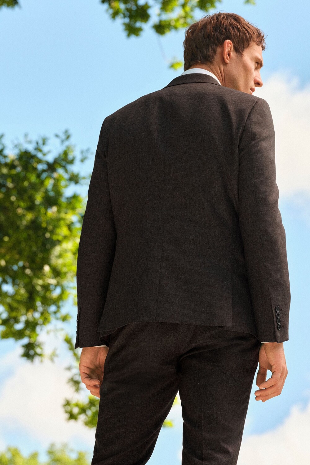 Приталенный костюм из фактурной шерсти: куртка Next, коричневый — фото 3