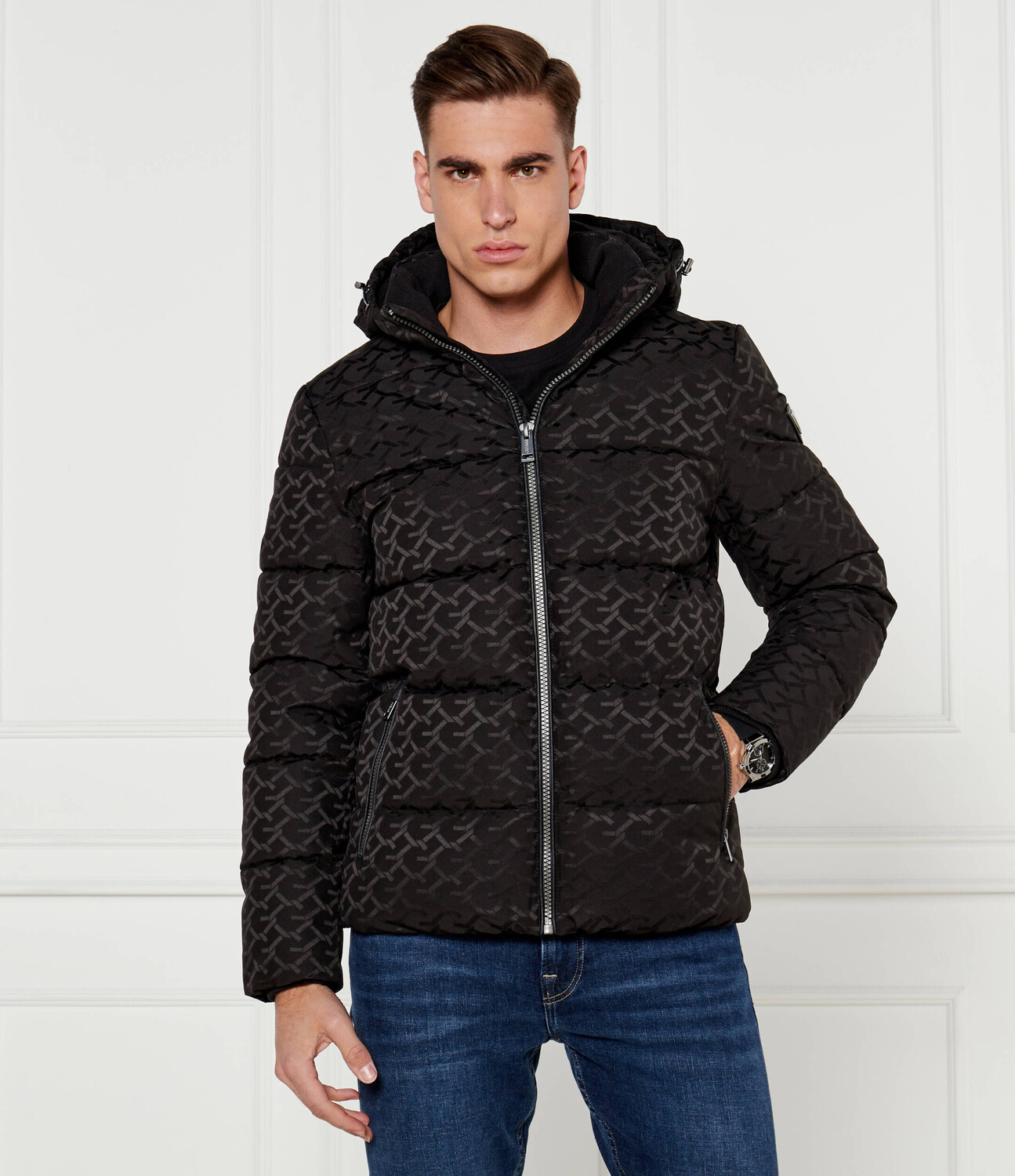 

Куртка GUESS Regular Fit, черный