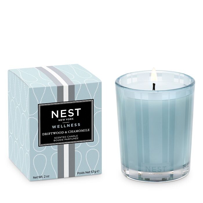 

NEST Fragrances Свеча Driftwood & Chamomile Votive 2 унции NEST New York, синий