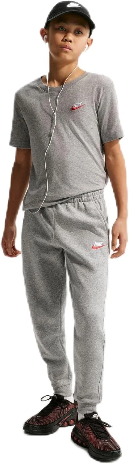 Футболка Nike Sportswear Club, темно-серый меланж/белый/университетский красный