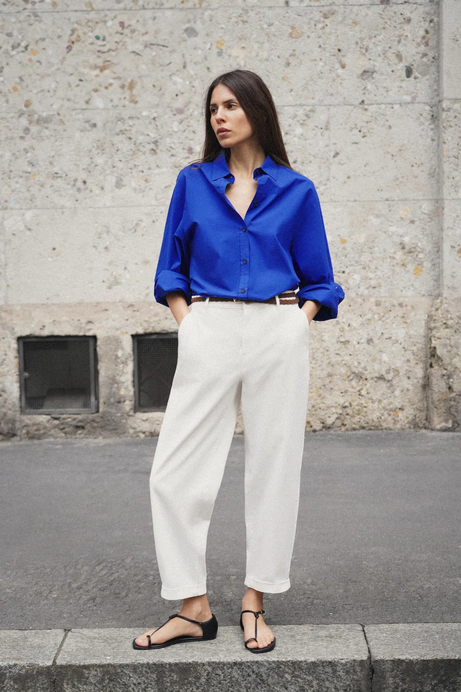 Брюки чинос с плетеным поясом Zara, экрю