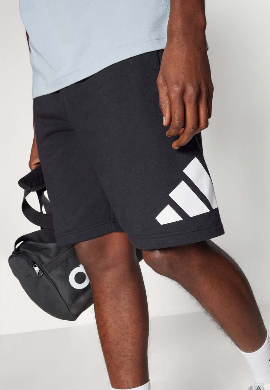 Спортивные шорты Adidas Sportswear ESSENTIALS BIG LOGO SHORT, Black/White/Black — фото 4