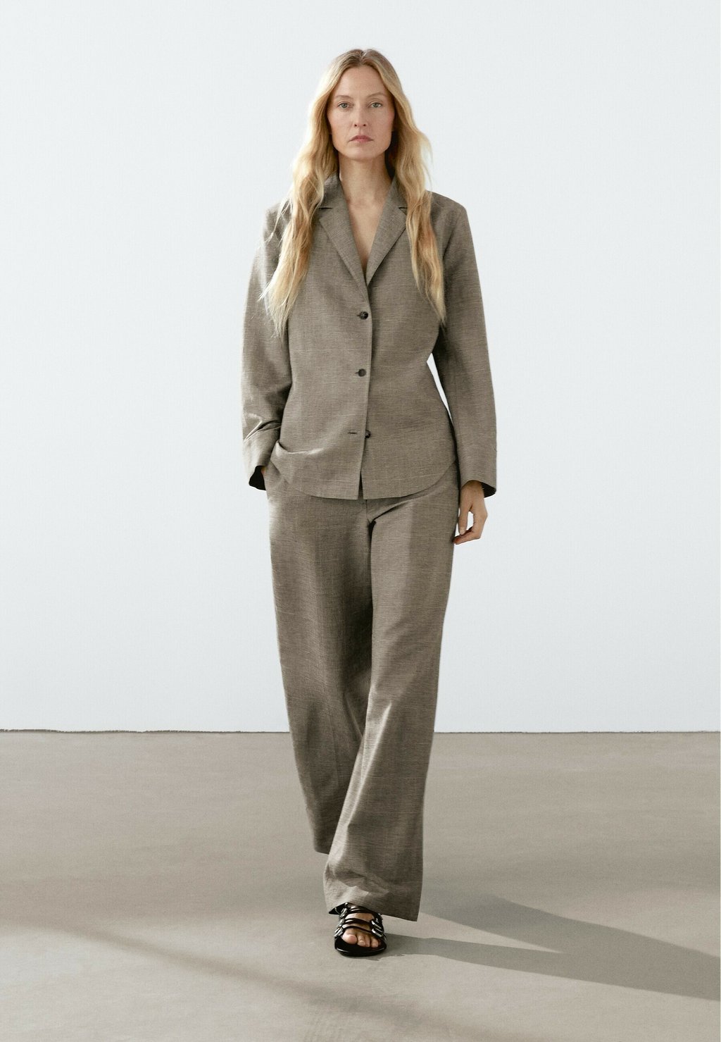 

Блейзер LIGHTWEIGHT CHECK Massimo Dutti, песочный
