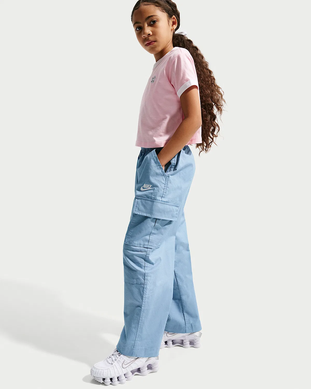 Детские широкие карго-брюки Nike Sportswear Club, Work Blue/White — фото 4