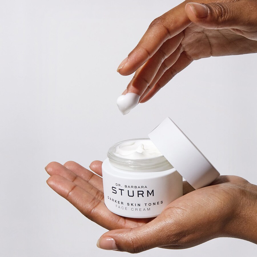 Крем для лица для более темных оттенков кожи Dr. Barbara Sturm, 1.69 oz/50 mL — фото 4