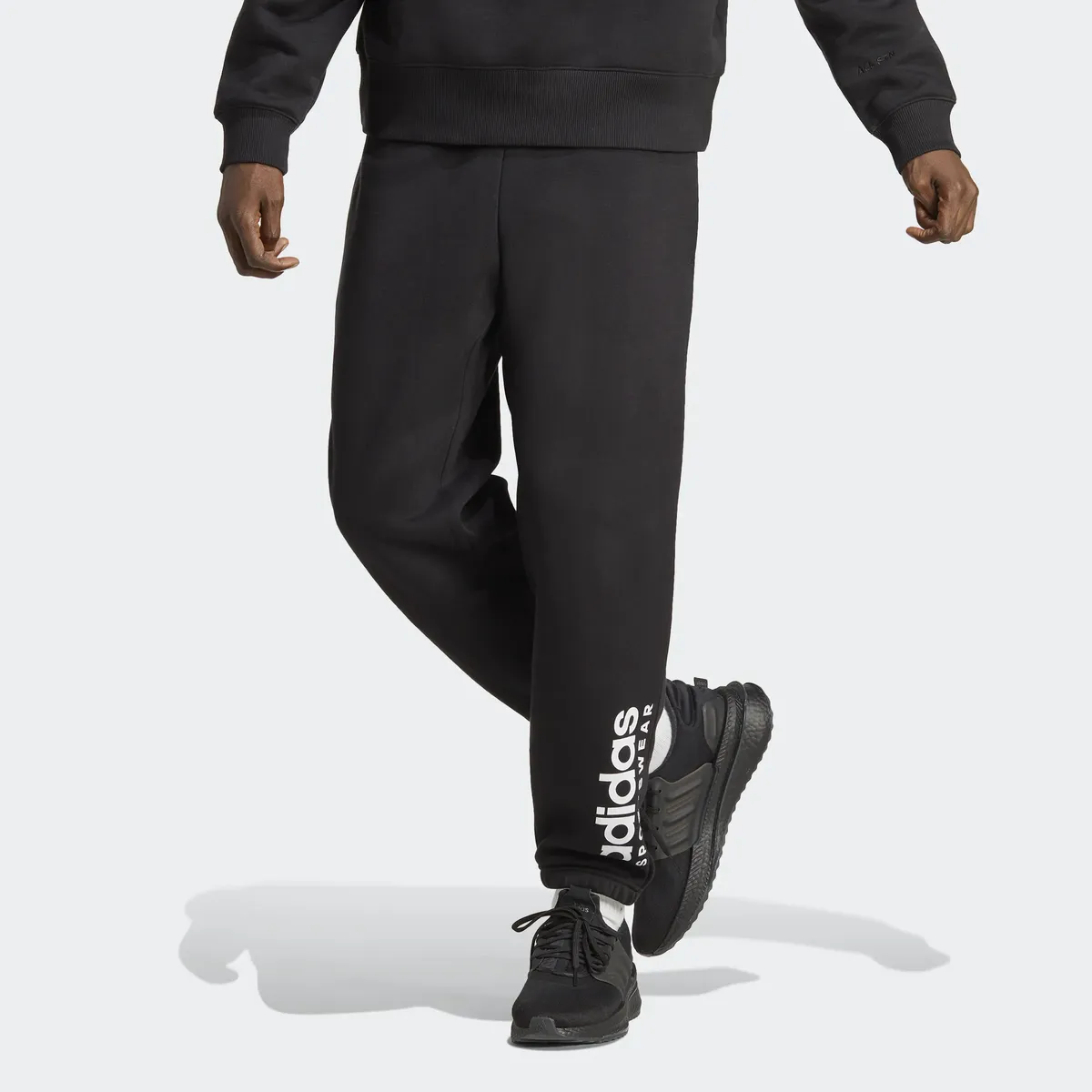 

Спортивные брюки Adidas Sportswear "ALL SZN FLEECE GRAPHIC PANTS" (1 шт.), черный