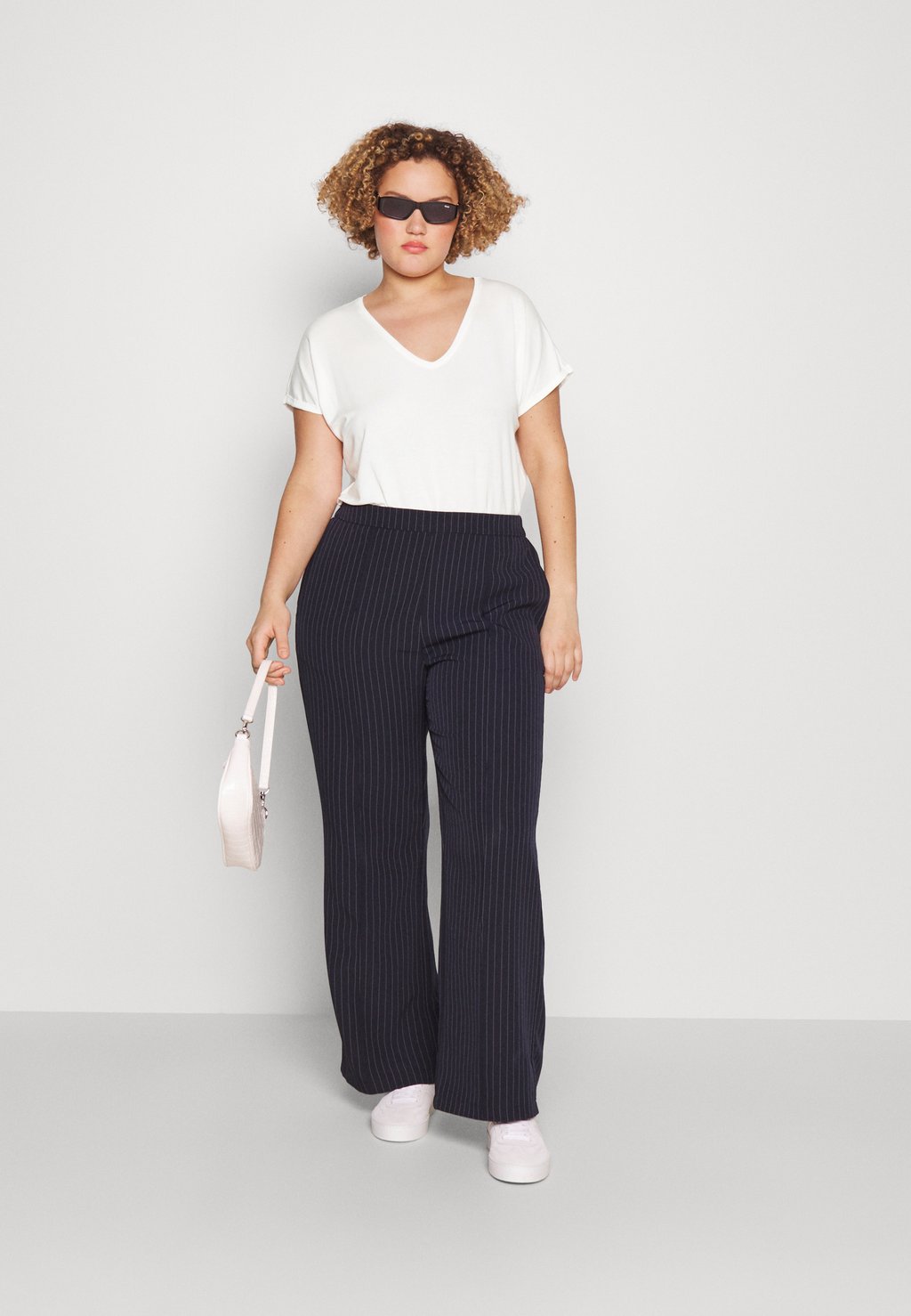 

Базовая футболка MAYA Vero Moda Curve, белый