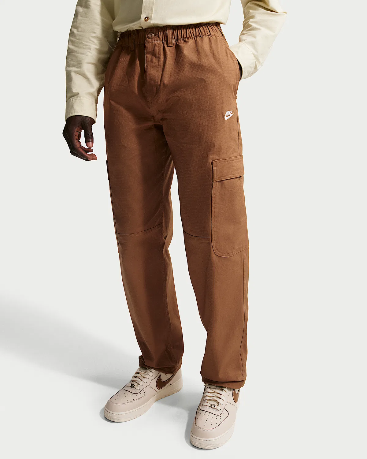 Мужские тканевые карго-штаны Nike Sportswear Club, Ale Brown/White — фото 2