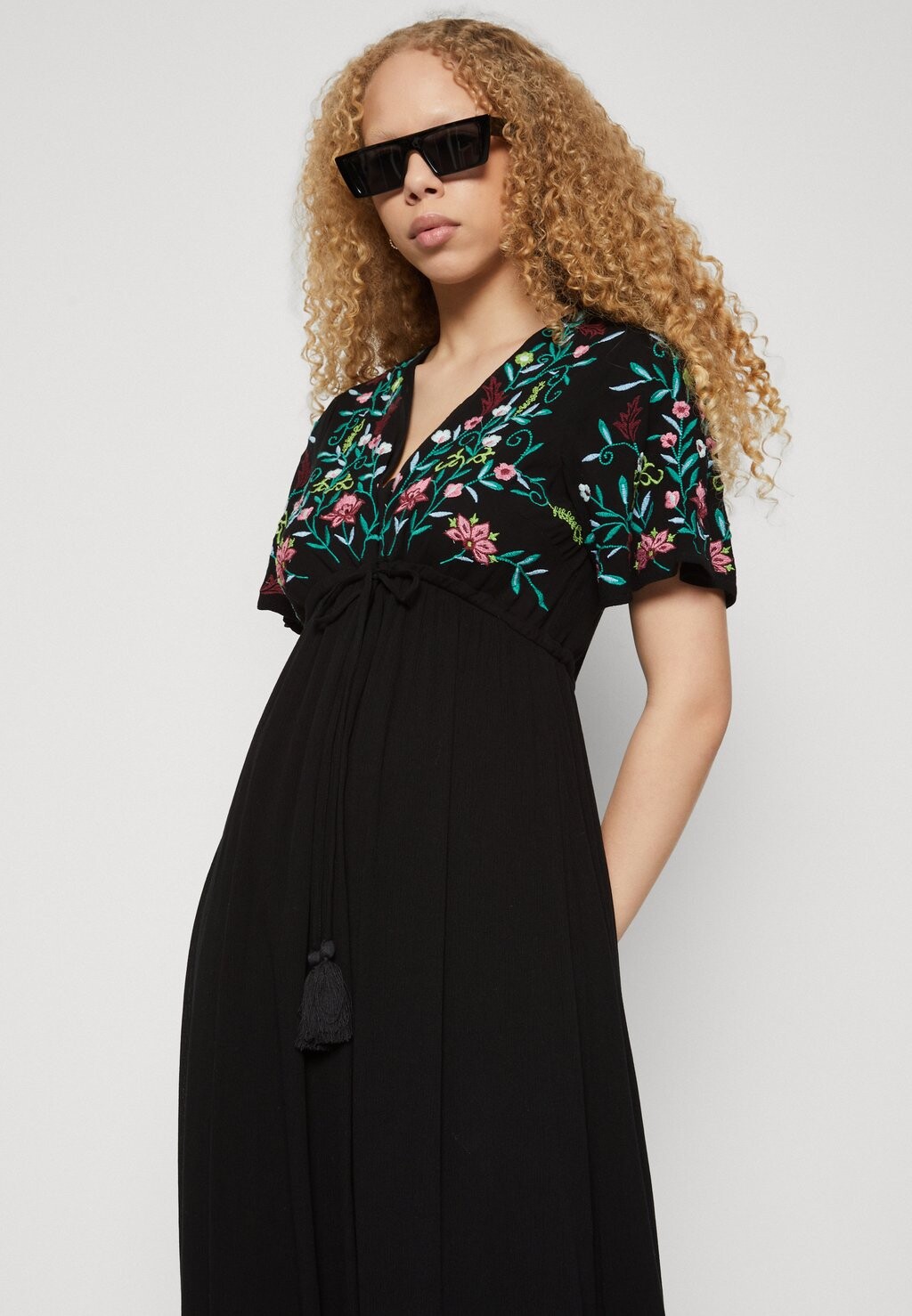 

Платье макси Yaschella Dress YAS, черное