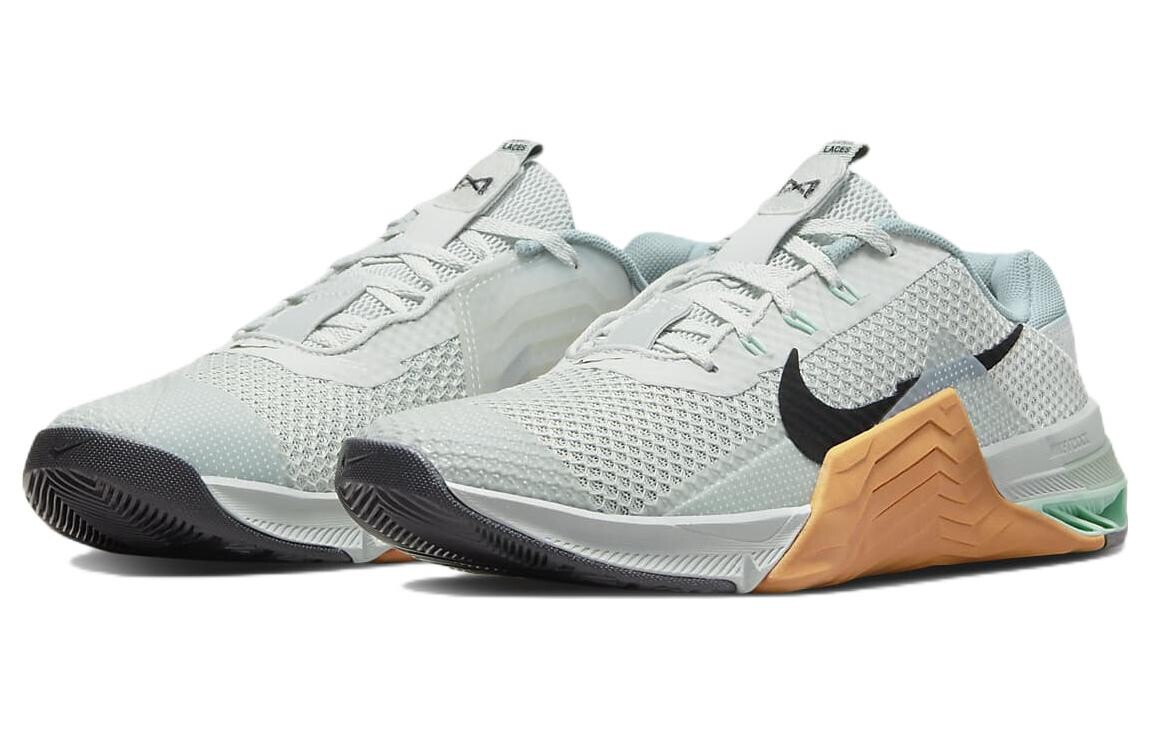 Кроссовки Nike Men, белый/коричневый/черный — фото 3