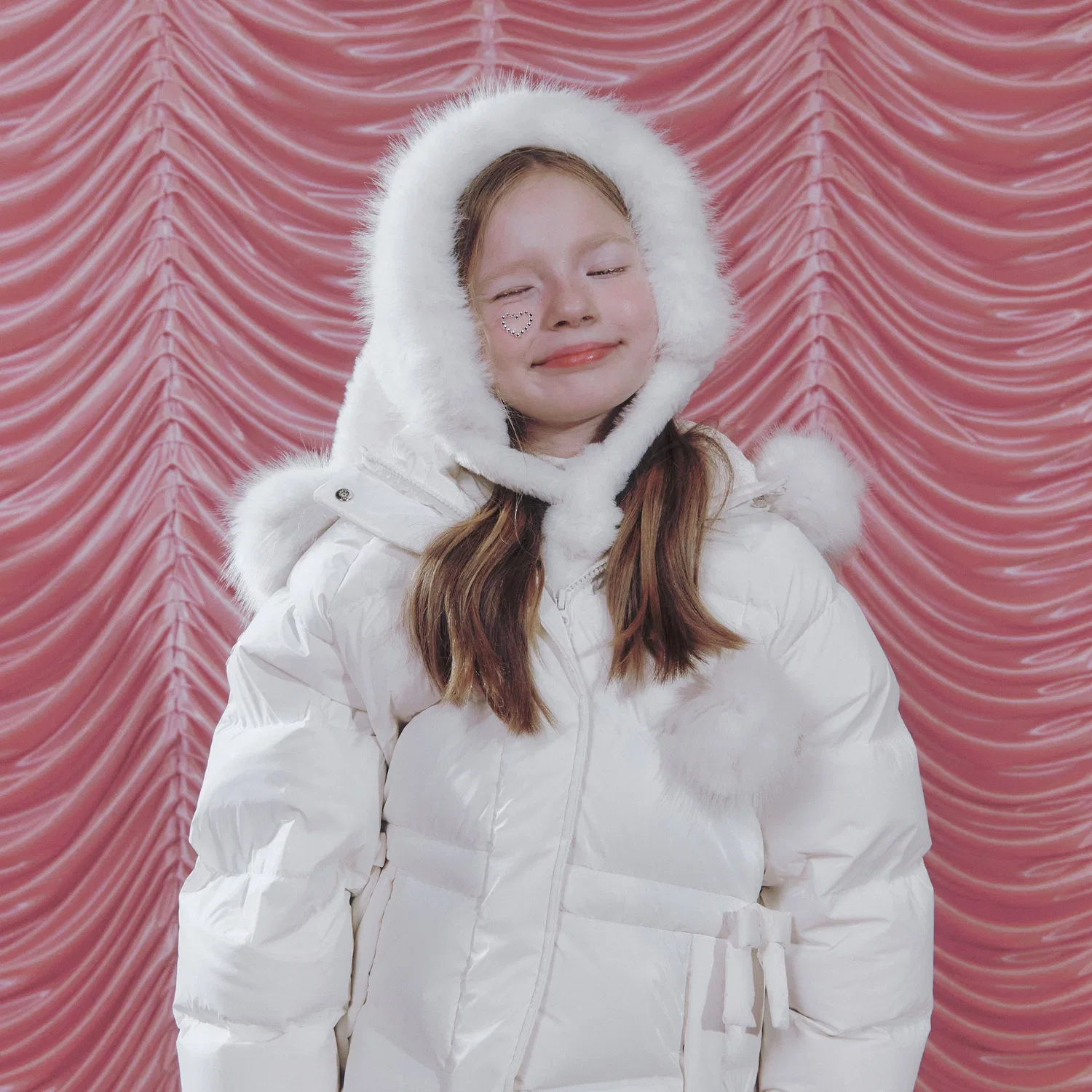 Детский пуховик с бантом и помпоном белый от Fila Kids