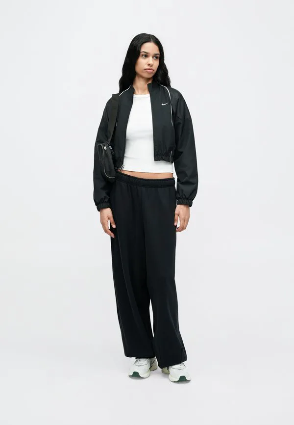 Уменьшенная легкая куртка Nike Sportswear, Black/Sail — фото 3