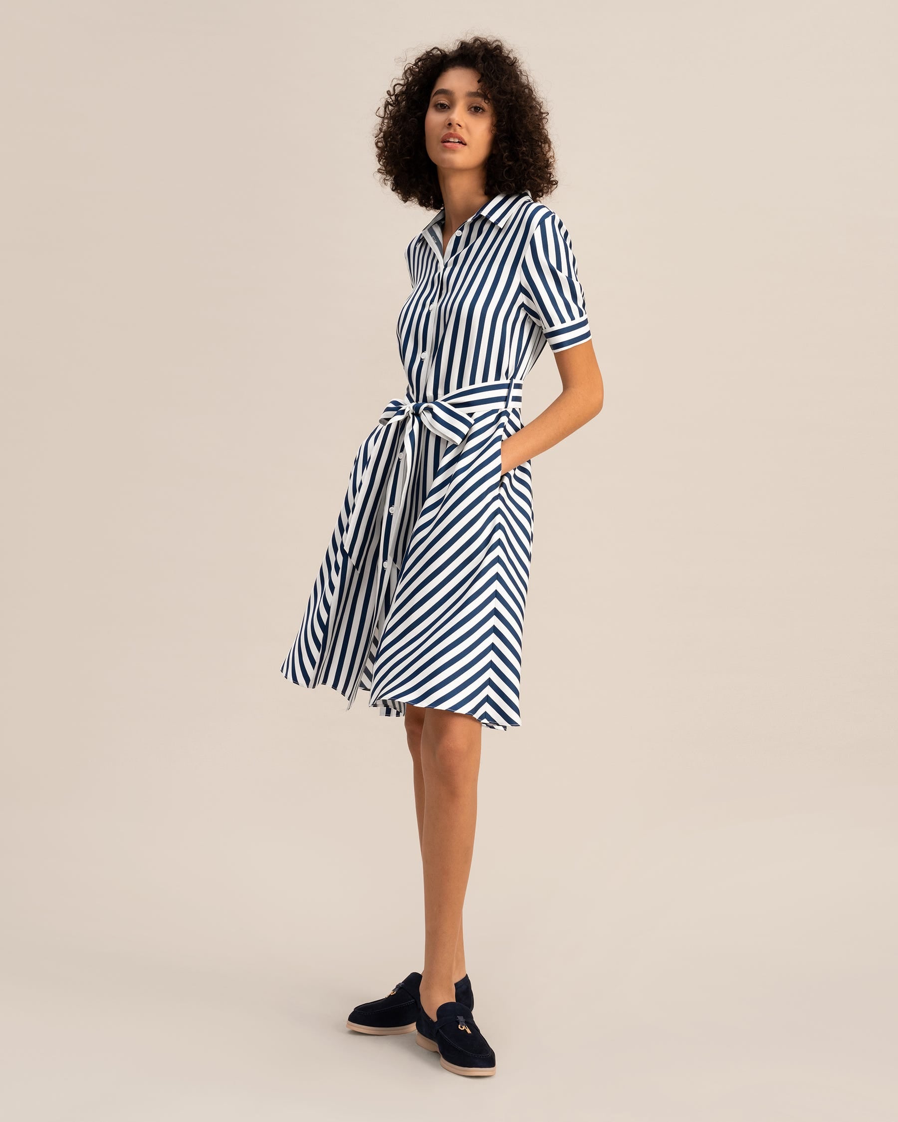 

Платье-рубашка из шелка в полоску Amalfi с поясом для женщин LILYSIL, цвет blue-white-pinstripes