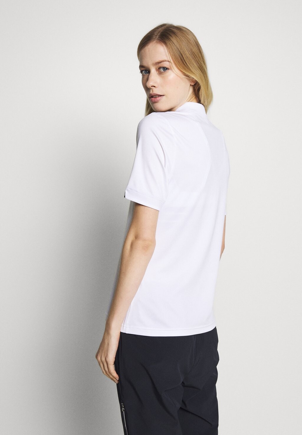 Футболка спортивная Lacoste, белая — фото 3