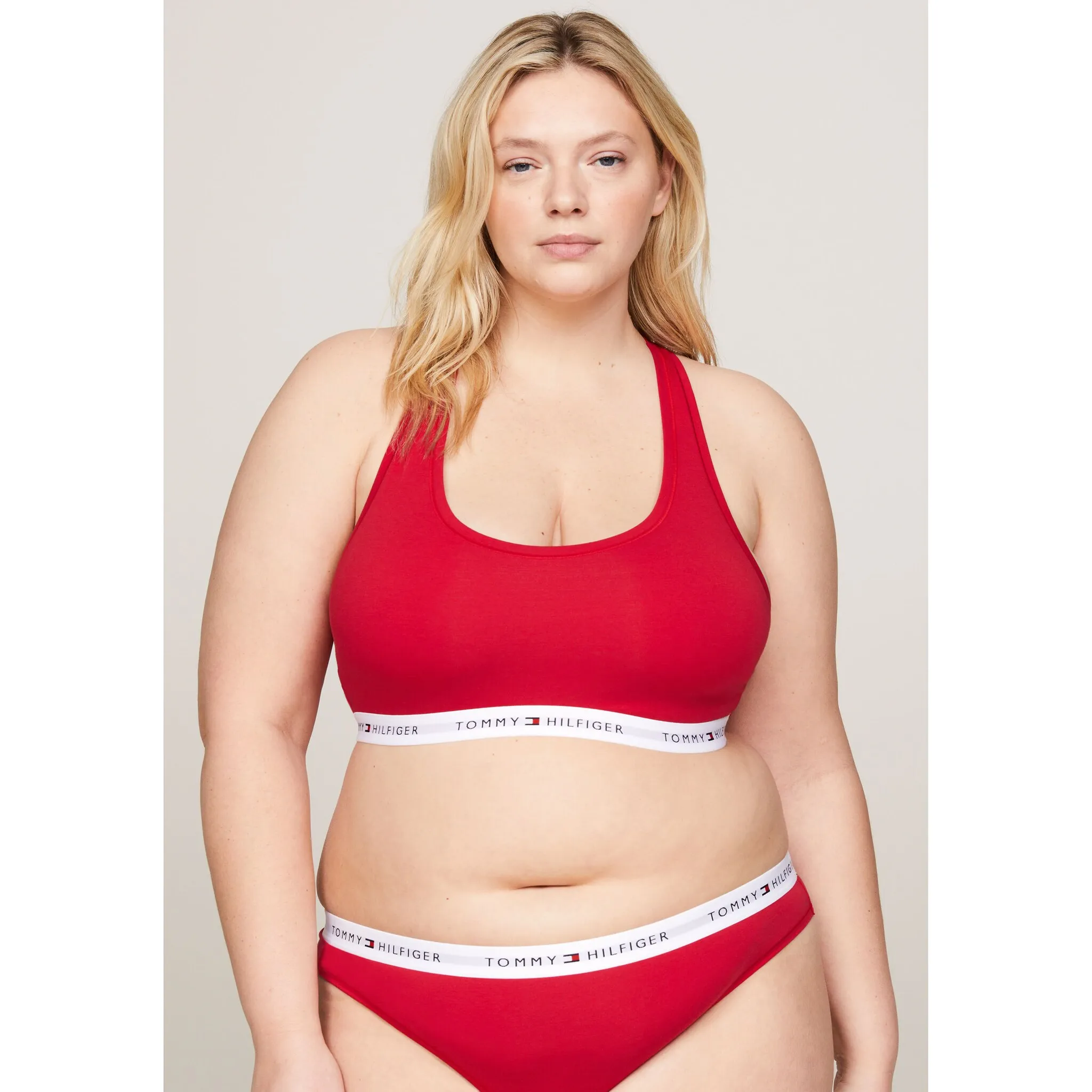 

Спортивное бюстье Tommy Hilfiger Underwear с надписью TH на поясе под грудью, красный
