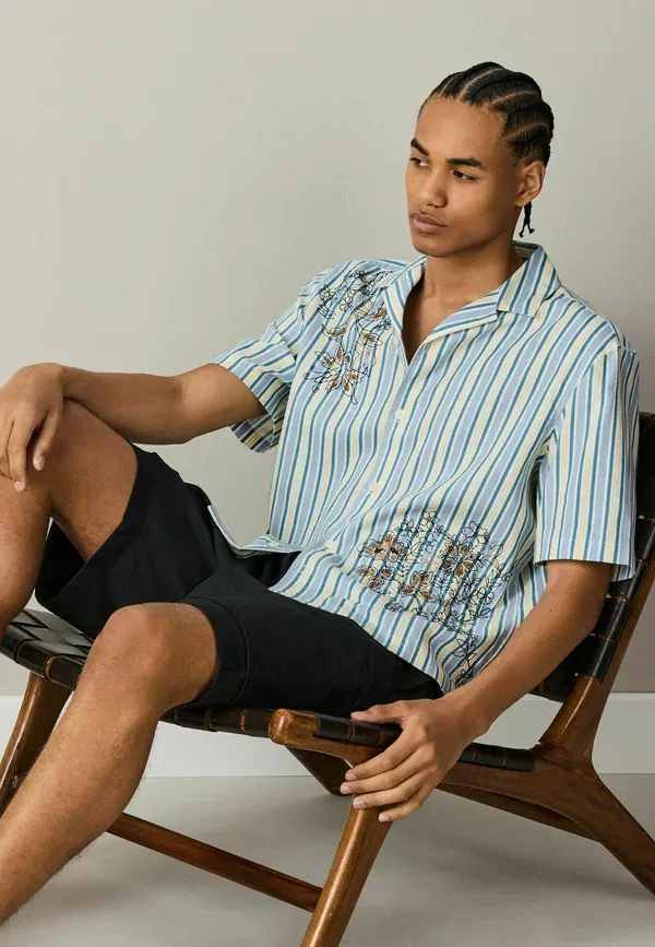 Рубашка Next, Regular fit stripe embroidered short sleeve shirt, сине-желтый цветочный — фото 4