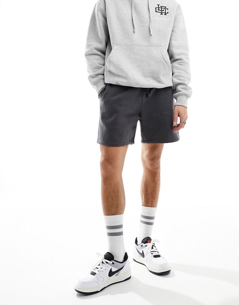 

Черные шорты средней длины ASOS DESIGN
