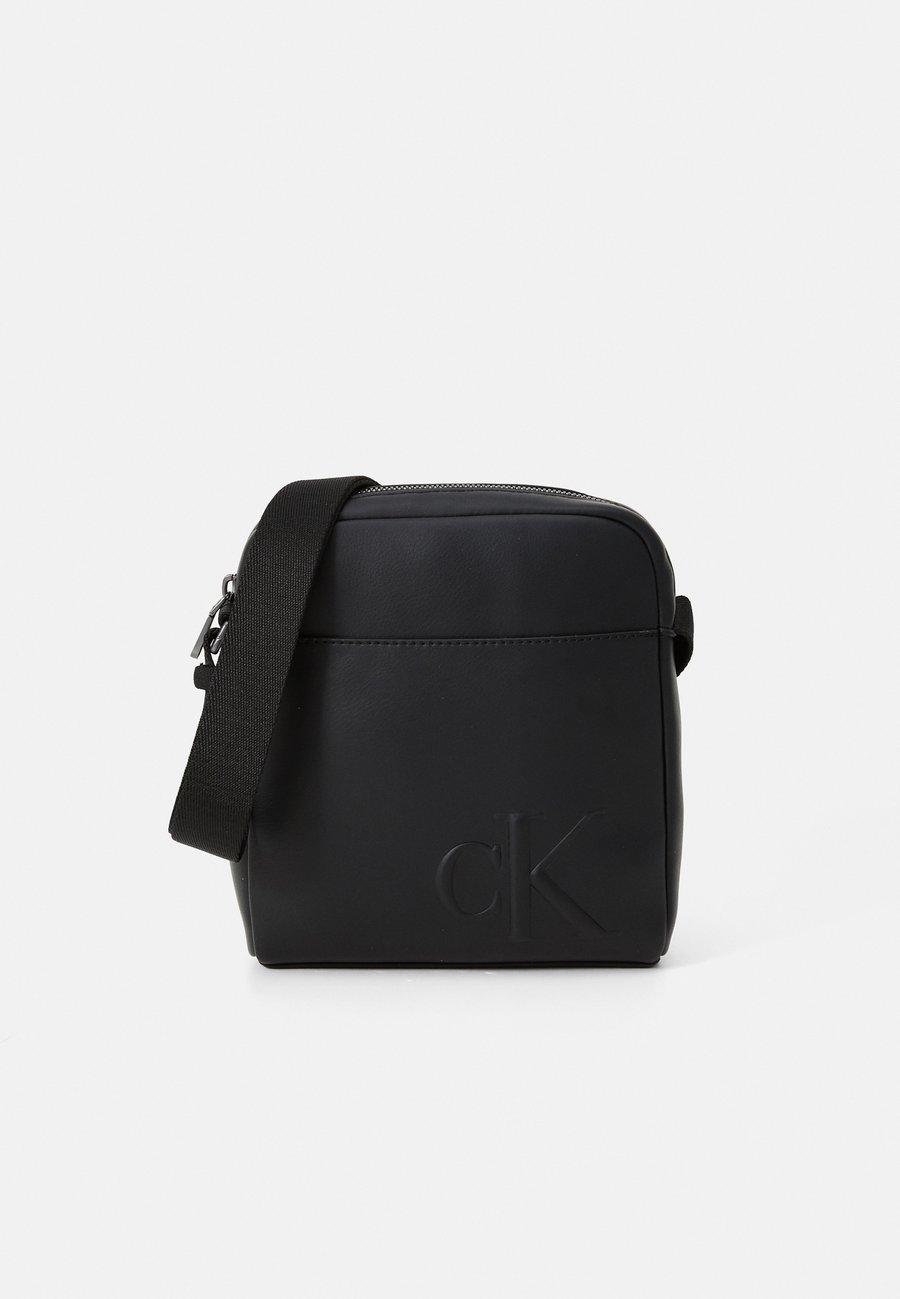 

Сумка кросс-боди Calvin Klein BOLD MONOGRAM, Black