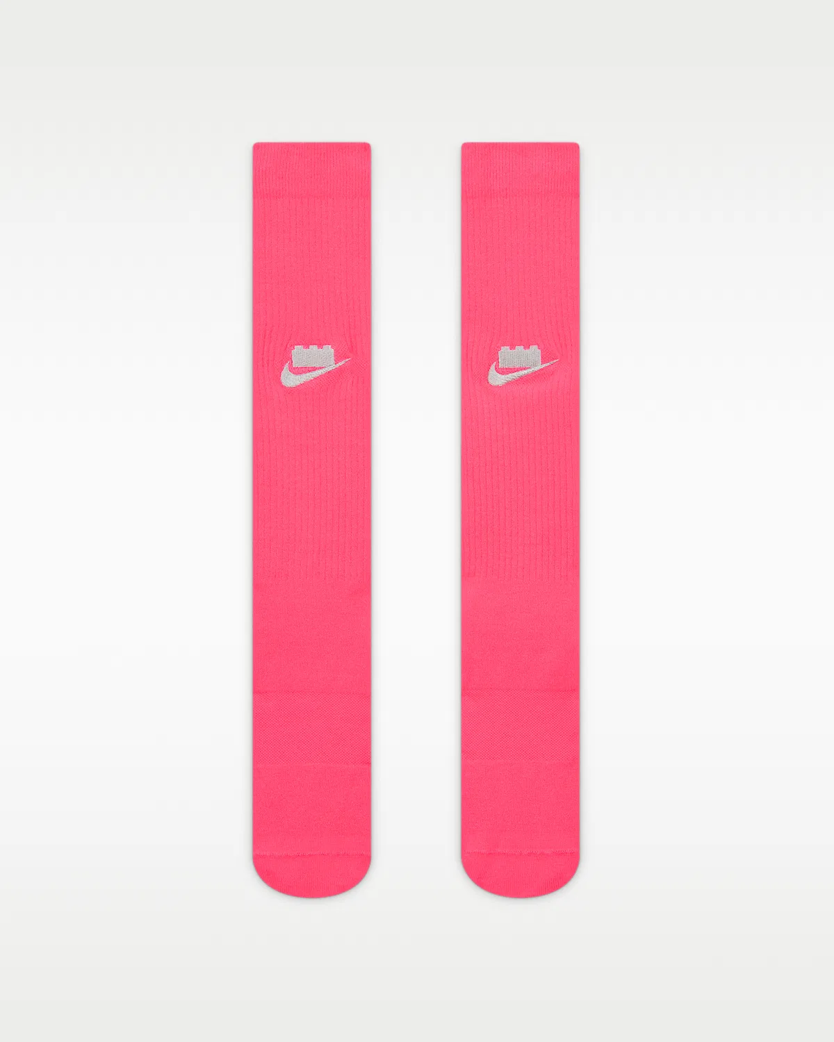Носки футбольные Unisex Nike x LEGO® Collection, Hyper Pink/Rush Red/Metallic Silver — фото 2