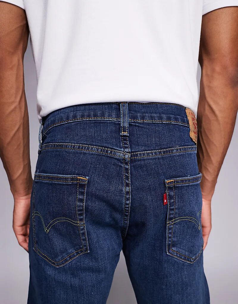 Зауженные джинсы Levi's 502 средне-синего цвета — фото 4