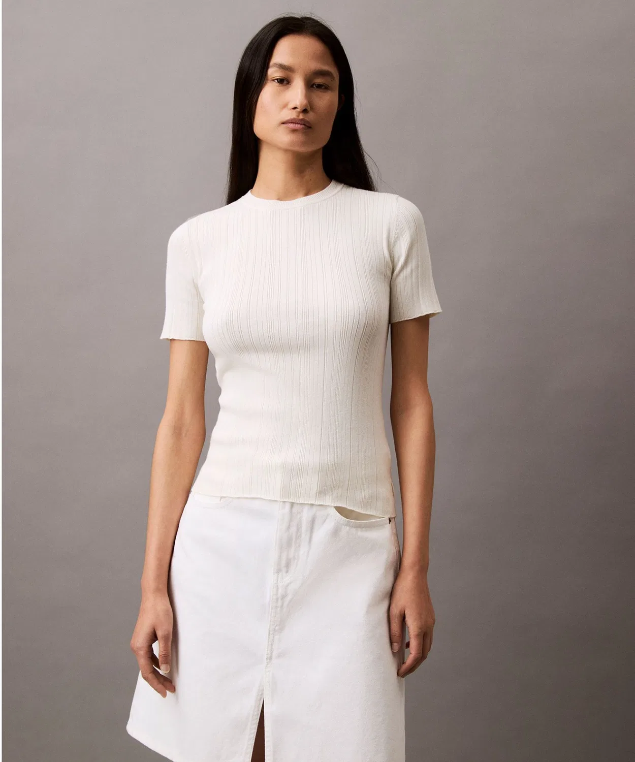 Пуловер с коротким рукавом Calvin Klein Jeans из хлопка с рибом, офф-белый