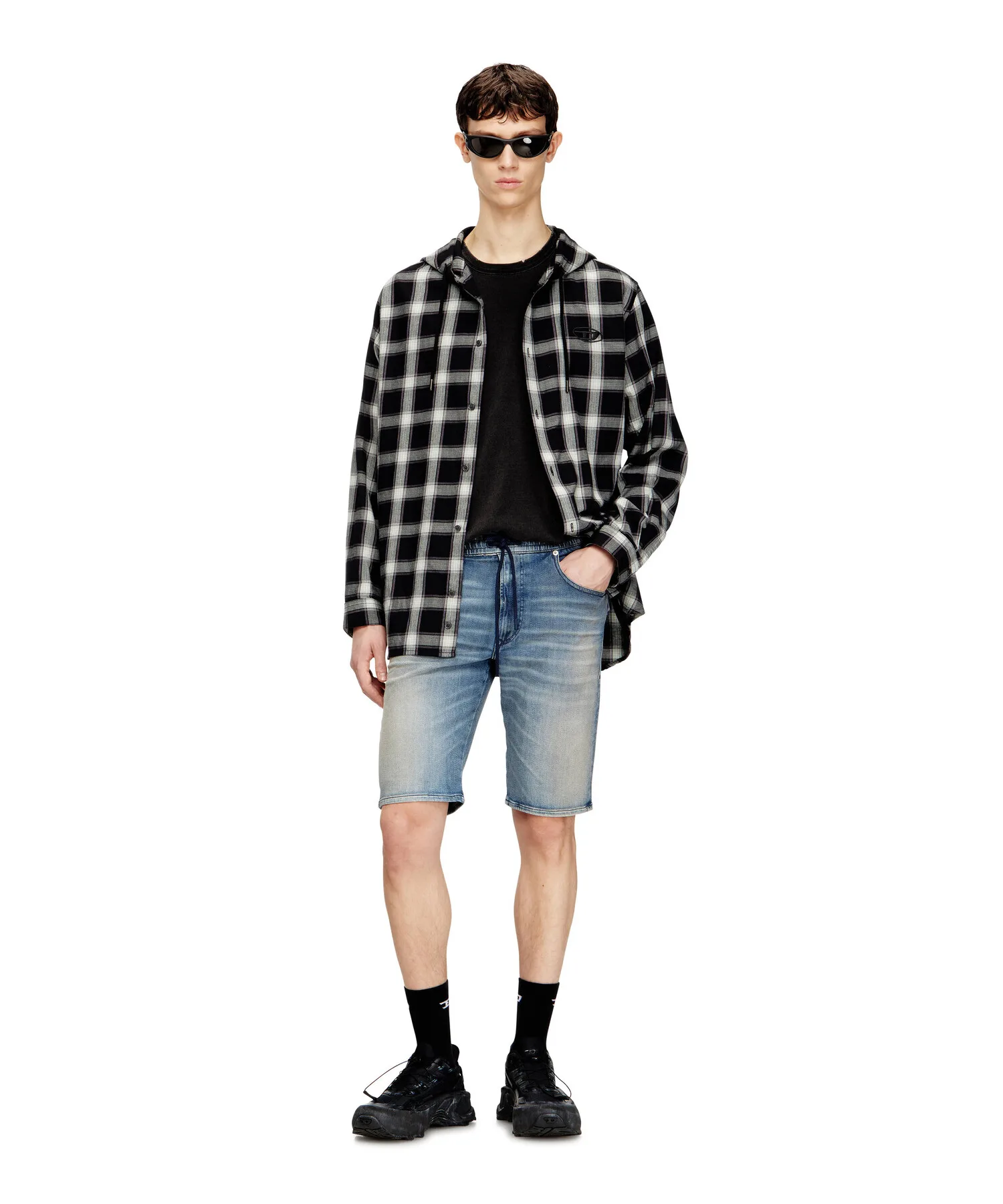 Мужские джинсовые шорты slim-fit 2033 D-KROOLEY-SHORT JOGG DIESEL светло-индиго — фото 2