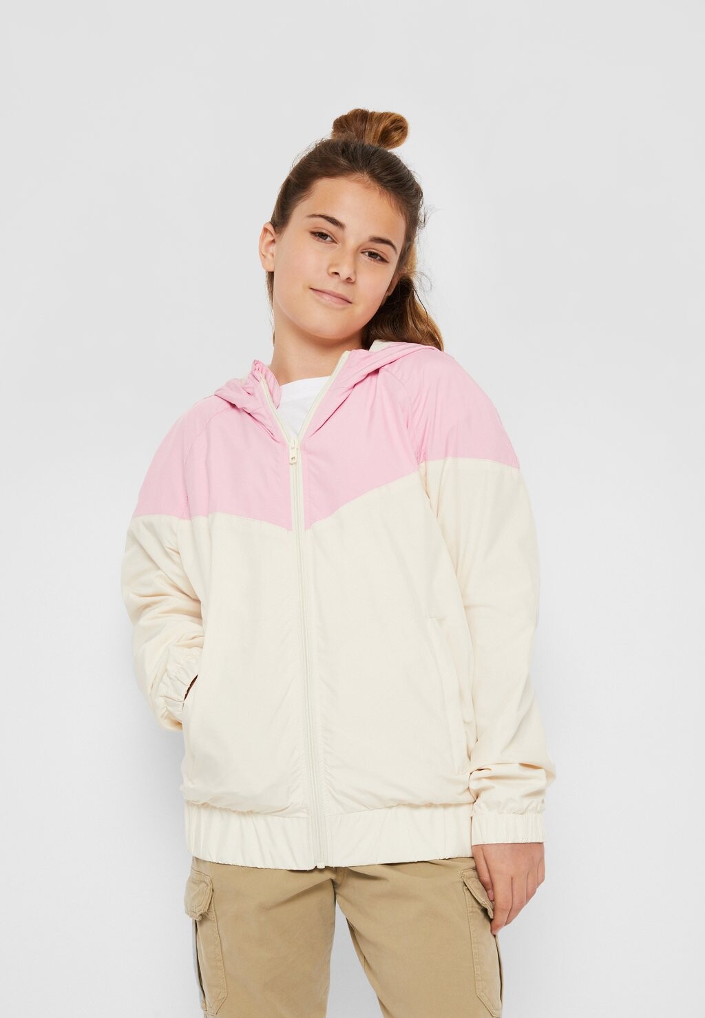 

Легкая куртка UNISEX ARROW Urban Classics, цвет girlypink whitesand