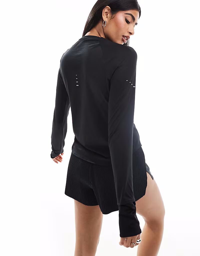 Футболка с длинным рукавом Nike Running Swift Dri-FIT черного цвета — фото 3