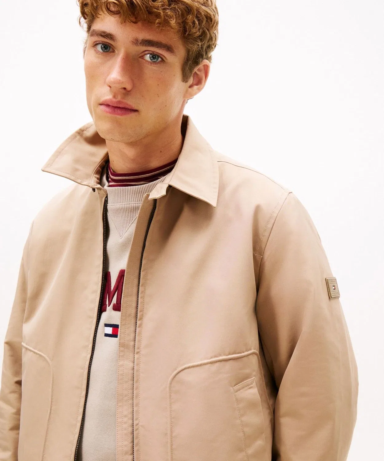 Куртка-бомбер Tommy Hilfiger с флаг-патчем, бежевая — фото 2