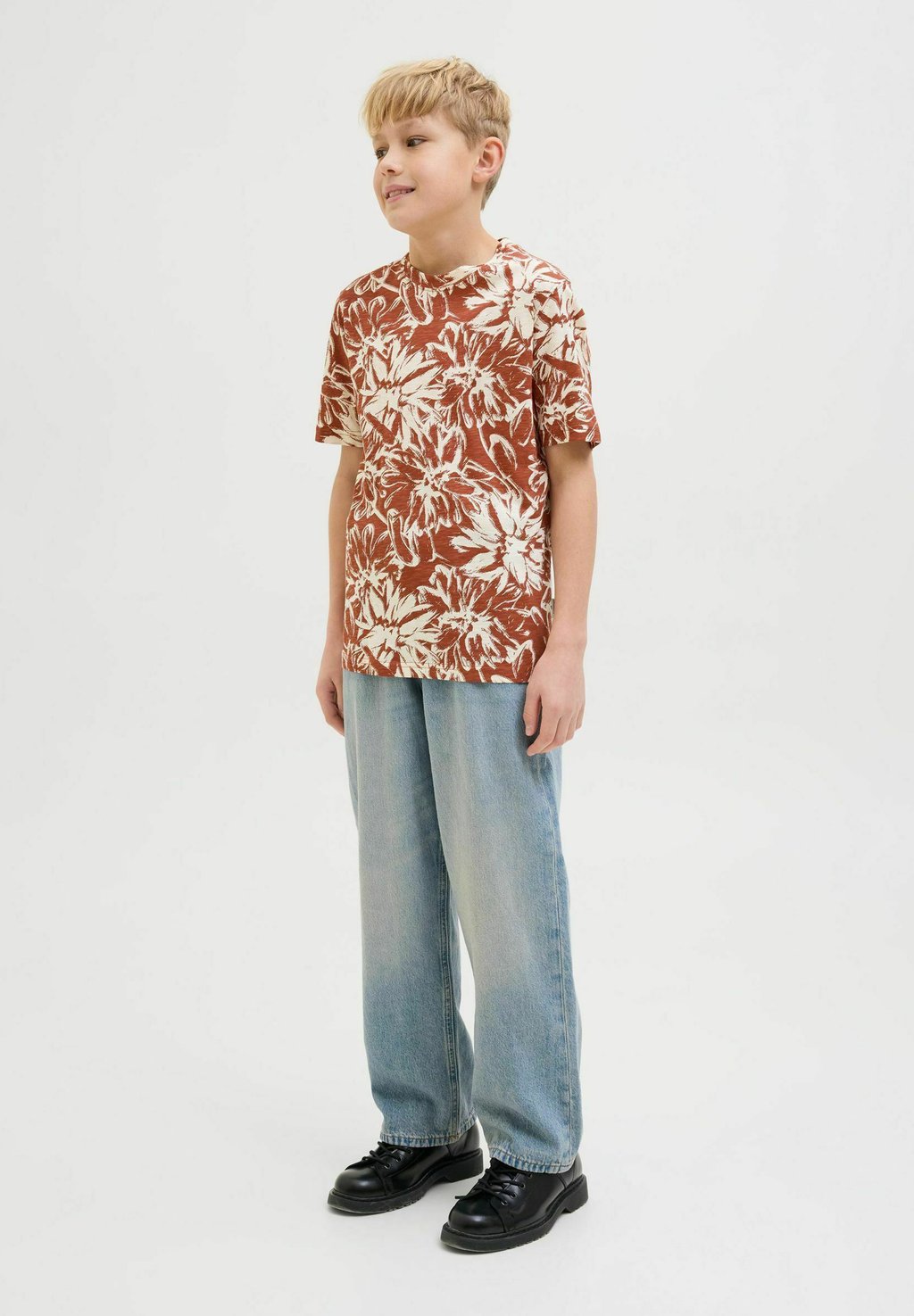 

Футболка с принтом ALL OVER Jack & Jones Junior, охра
