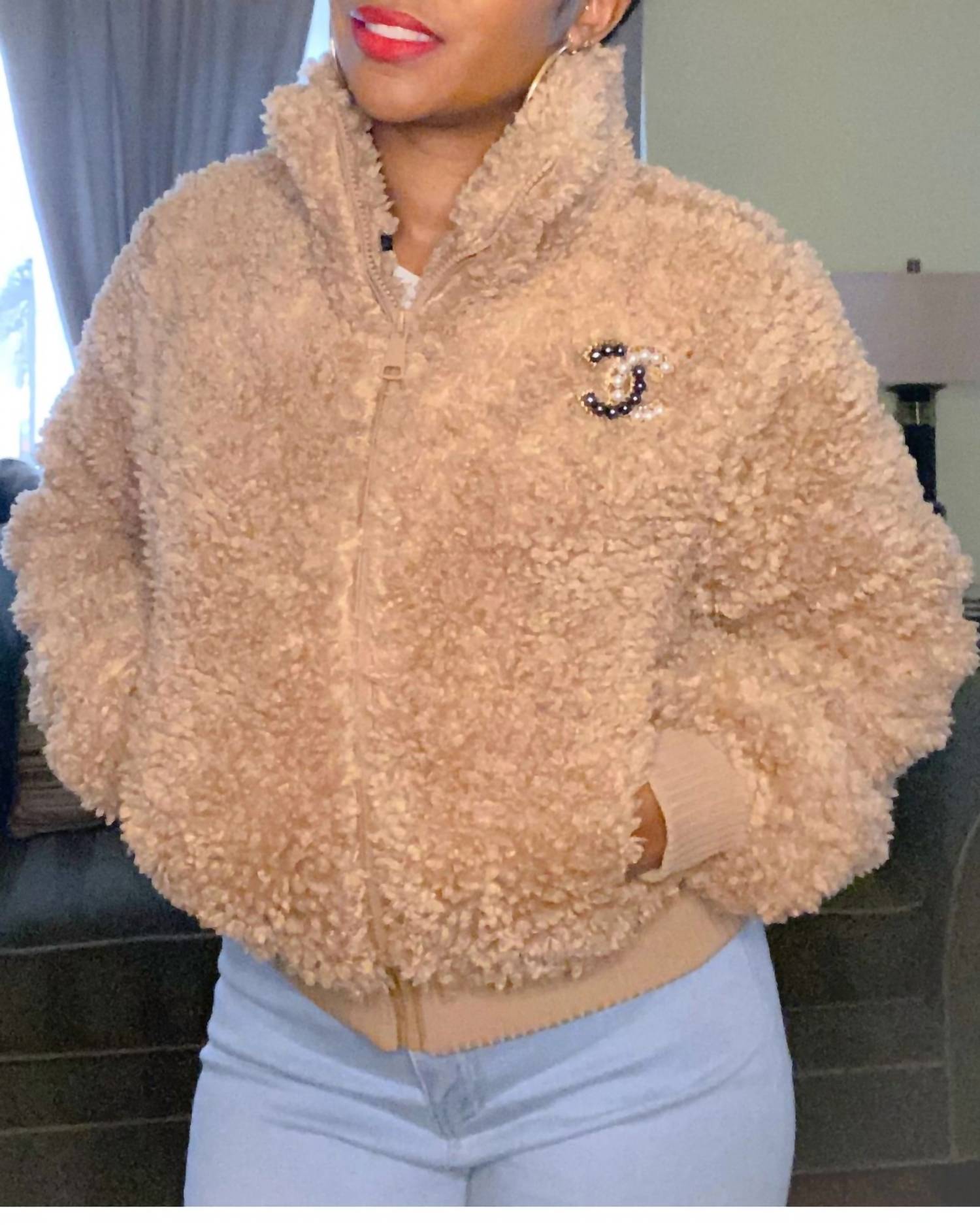 

Тедди Ми Зис Куртка в бежевом JBLA