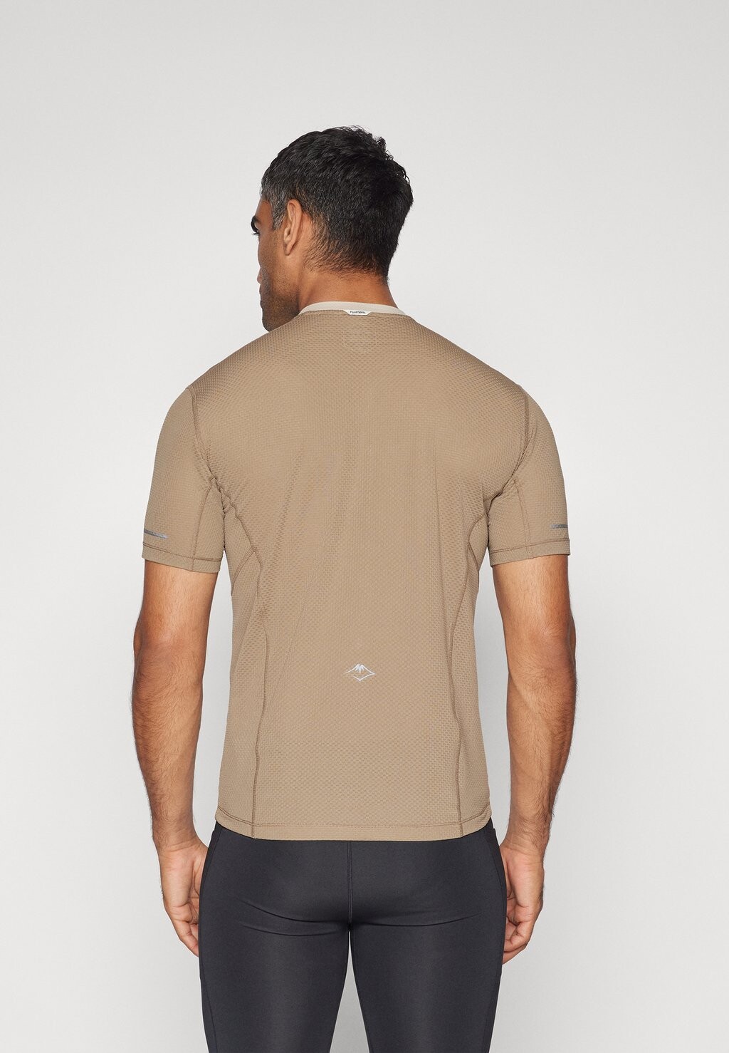 

Спортивная футболка FUJITRAIL TOP ASICS, серый
