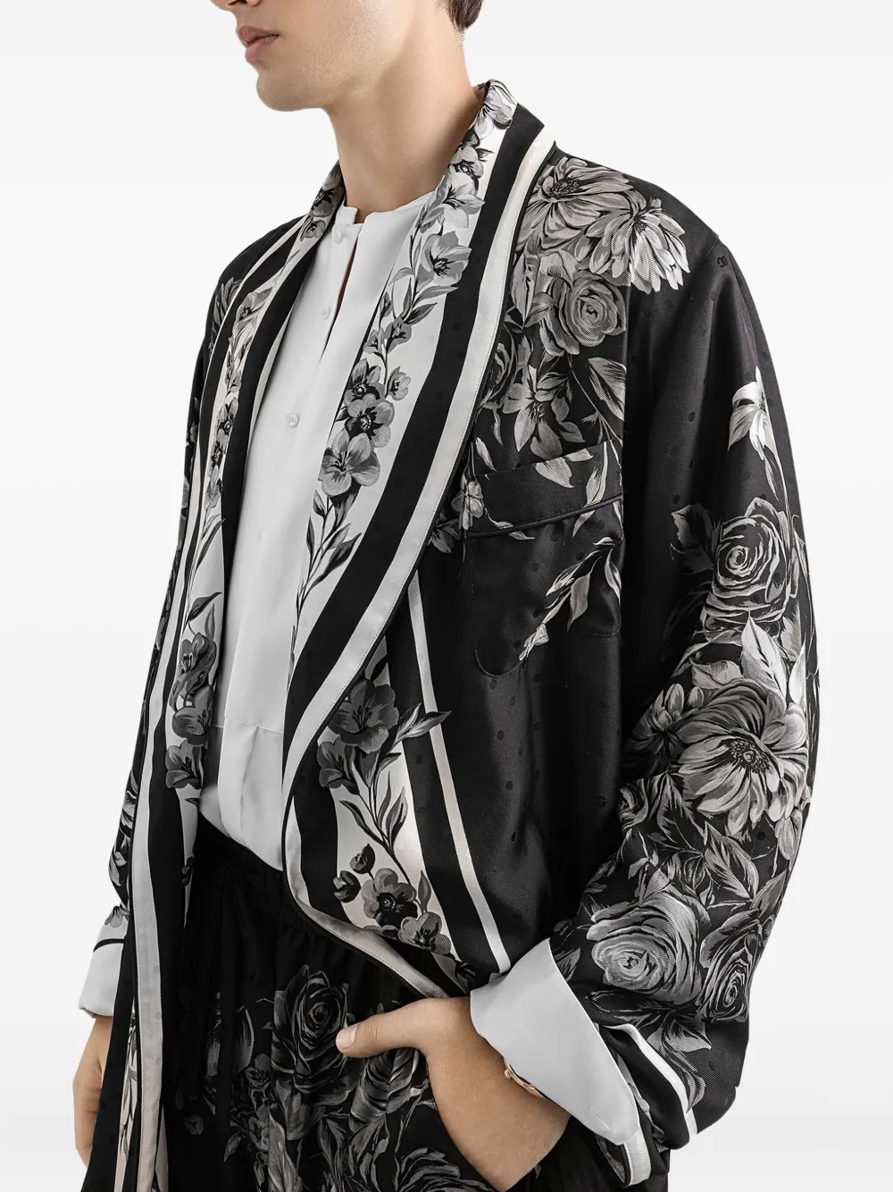Халат с поясом и цветочным принтом Dolce & Gabbana, черный — фото 4