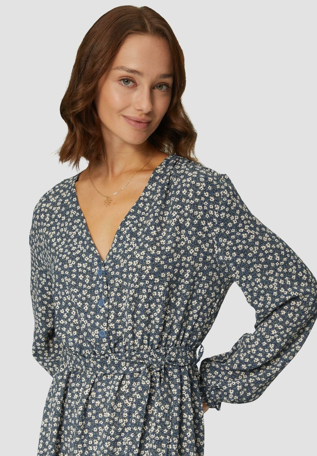 

Дневное платье MIT ALL-OVER-PRINT QS, темно-серый