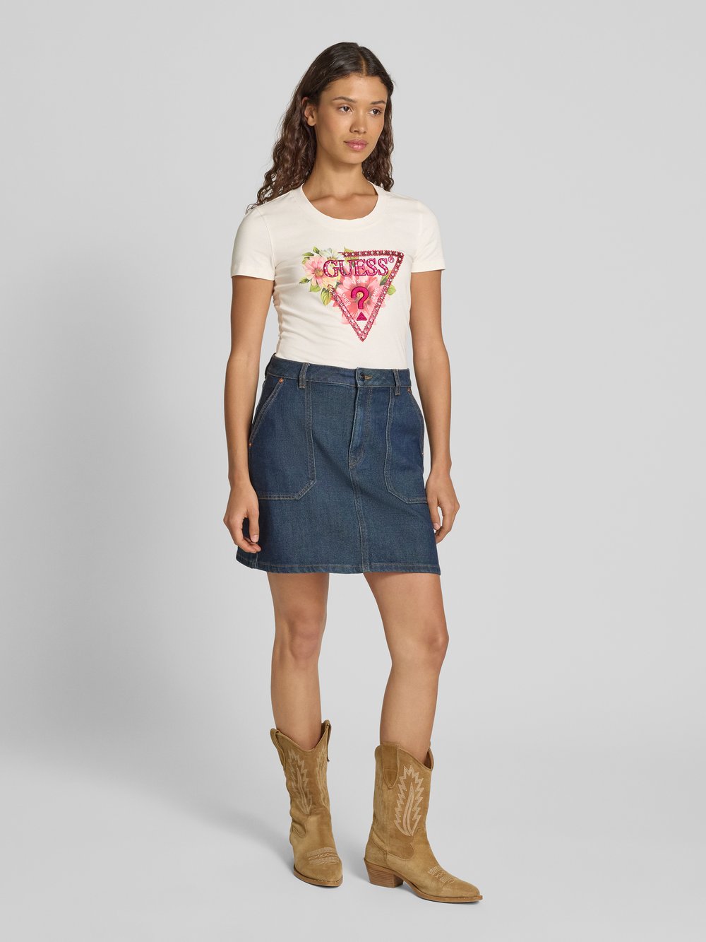 

Футболка с этикеткой Guess, белый