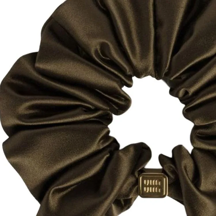 MIU MIU Скра́нч Army Green Satin — фото 3