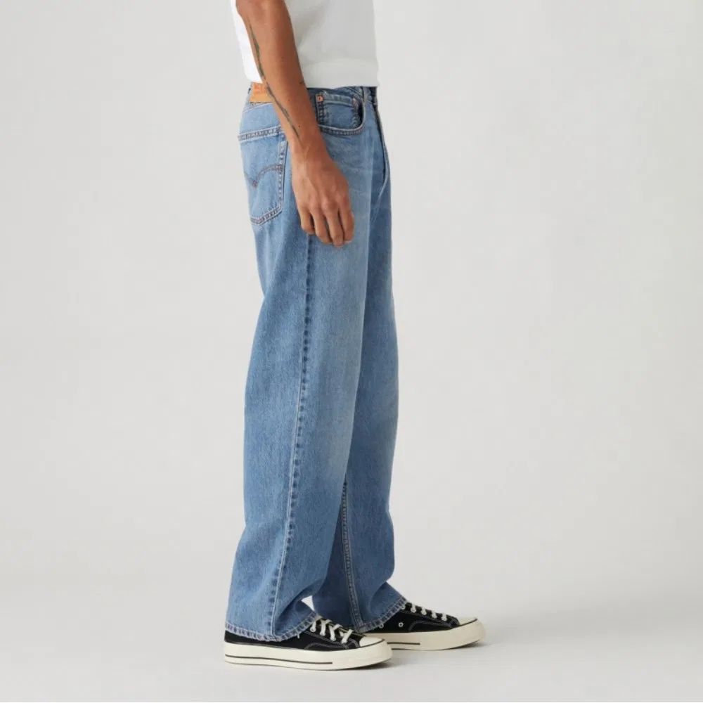 Мужские прямые джинсы свободного кроя Levi'S 565, средний деним — фото 2