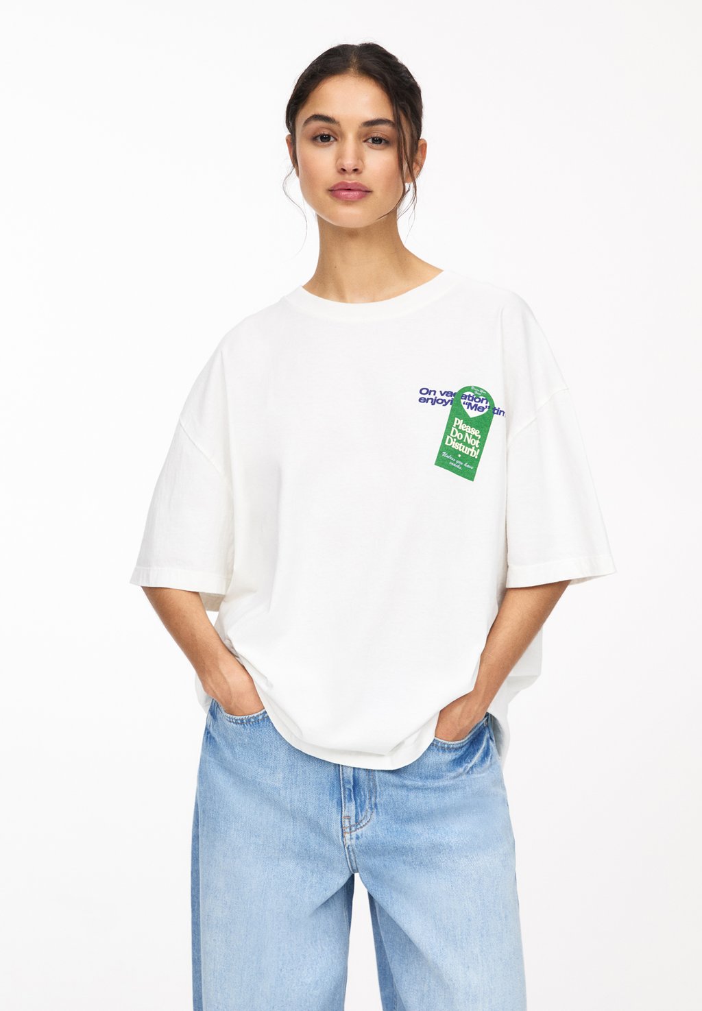 

Футболка с принтом ROOM SERVICE GRAPHIC PULL&BEAR, белый