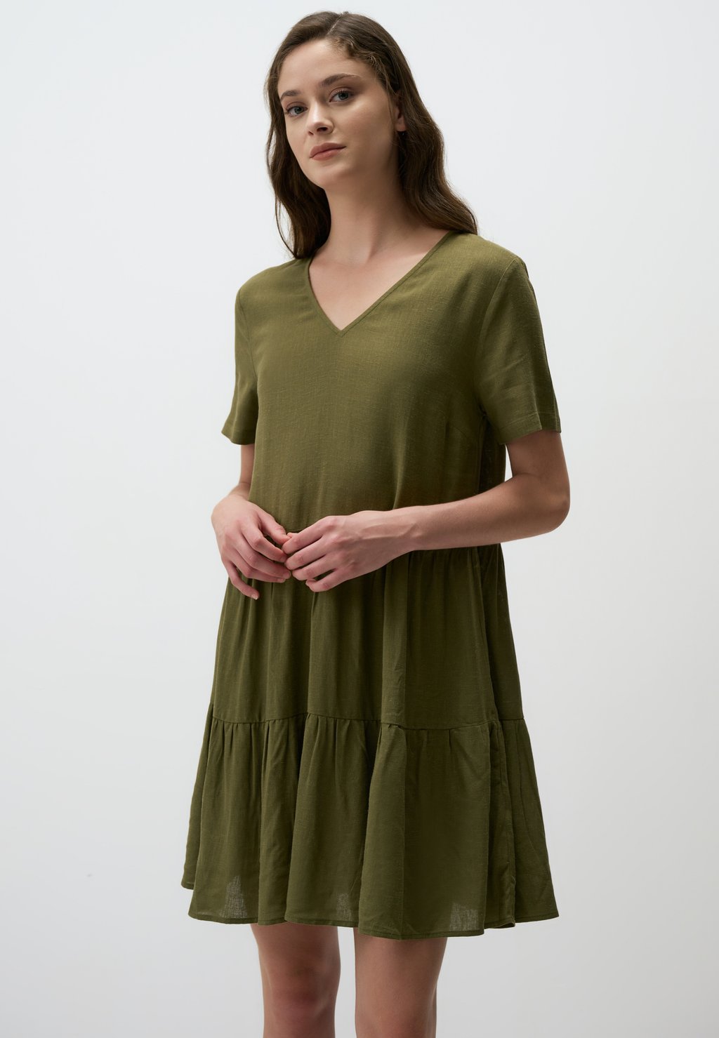 

Повседневное платье CUT SHORT SLEEVE V-NECK MINI Jimmy Key, хаки