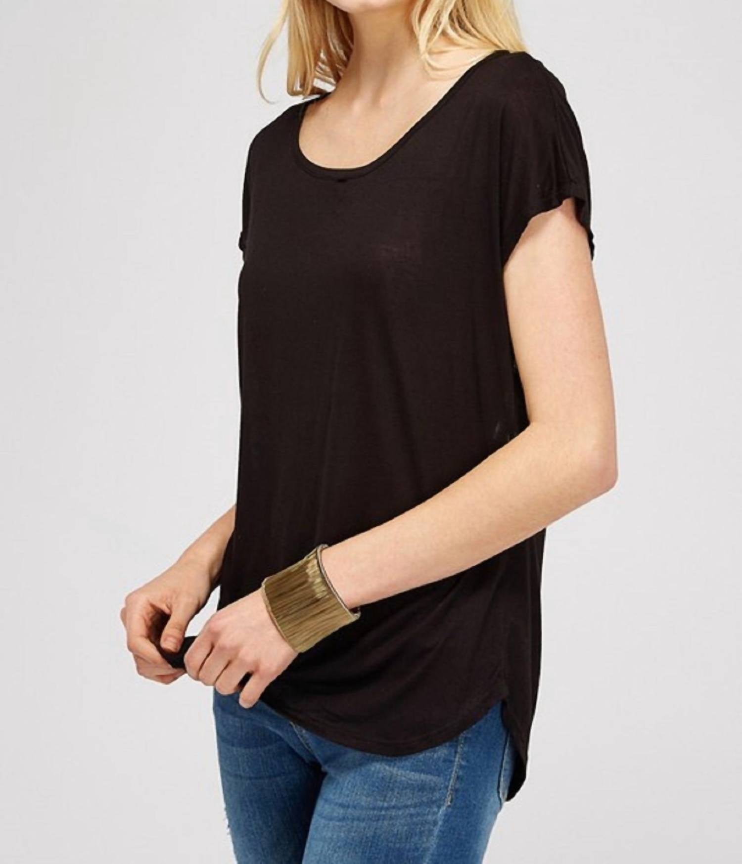 

Черный топ с вырезом в форме сердца URBAN X