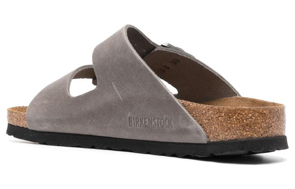 Тапочки arizona soft footbed oiled leather sandals 'iron' Birkenstock, серый — фото 4