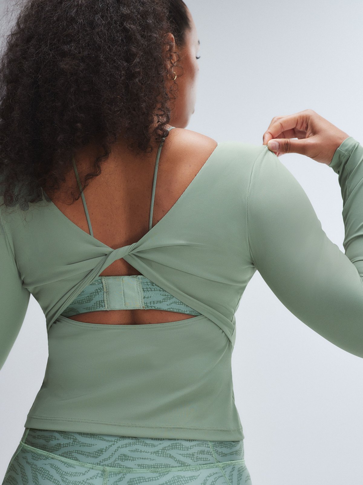 

Топ Savage X Fenty Light Layer Twist, цвет Meadow Green