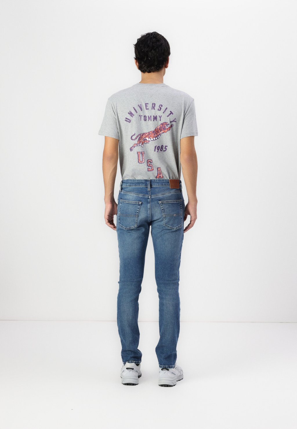 

Джинсы облегающего кроя SCANTON SLIM Tommy Jeans, синий деним